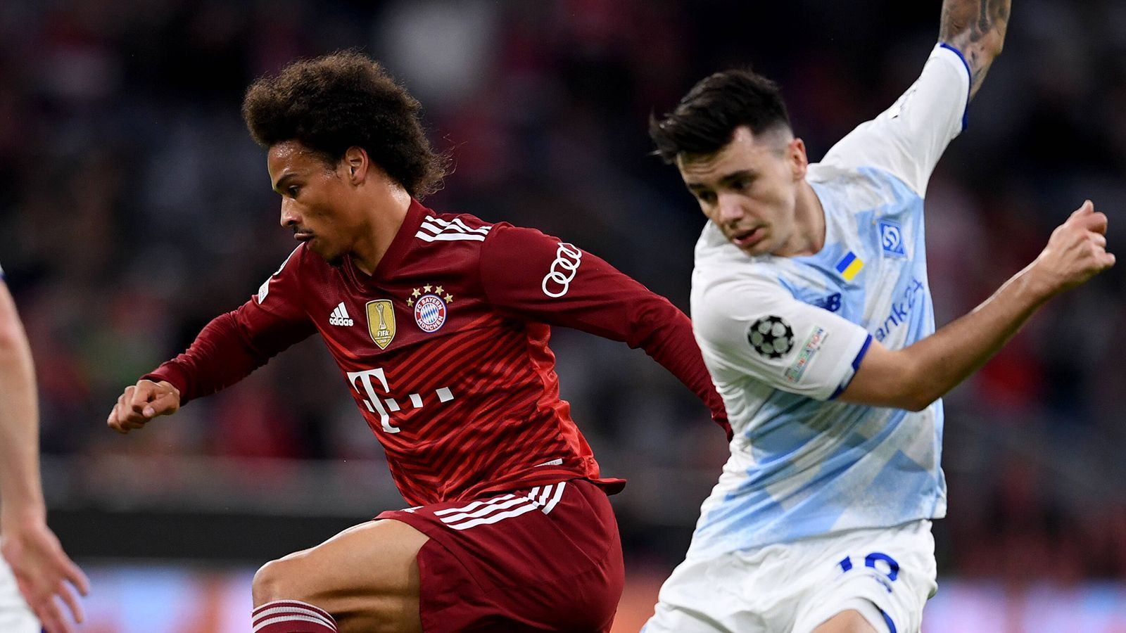 
                <strong>Leroy Sane</strong><br>
                Startet mit zwei leichten Ballverlusten in die Partie und gönnte sich auch sonst so manche Unachtsamkeit. Setzt in der 35. Minute mit seinem Pfostenschuss ein Ausrufezeichen, das aber die Ausnahme blieb. Wird in der Folge, als die Bayern das Tempo anziehen, ebenfalls besser und trifft dann sehenswert zum 4:0. Ob er denn Ball aber so wollte, bleibt wohl sein Geheimnis. So aber schon so aus... Darf nach 80 Minuten runter. ran-Note: 2
              