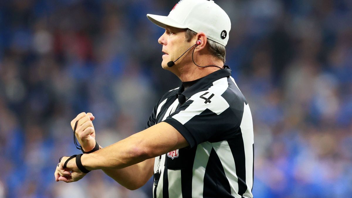 Minnesota Vikings vs Detroit Lions Referee Craig Wrolstad (4) signals a call during an NFC Wildcard Playoffs game between the Detroit Lions and the Los Angeles Rams in Detroit, Michigan USA, on Sun...
