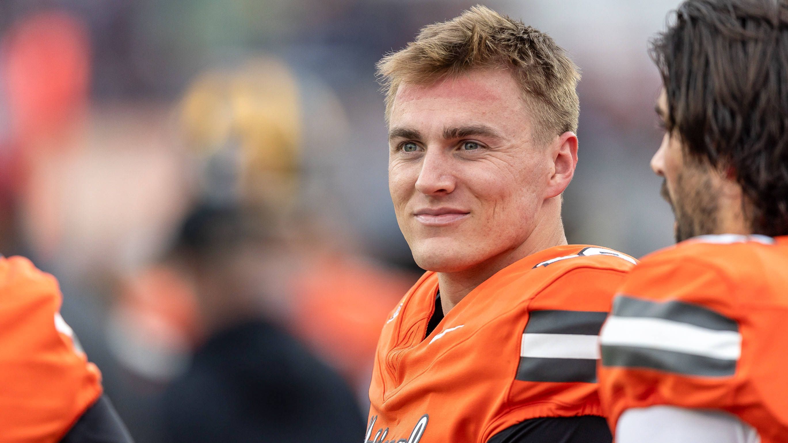 <strong>12. Pick: Denver Broncos - QB Bo Nix (Oregon)</strong><br>Mit Jarrett Stidham und Ben DiNucci kann kein NFL-Team ernsthaft eine Saison bestreiten. Bo Nix hat eine unfassbare Spielzeit bei Oregon abgeliefert, hat aber auch Schwächen. Quarterback-Flüsterer Sean Payton ist genau der richtige Coach, um Nix weiterzuentwickeln. Dafür kann man ihn auch vielleicht etwas zu früh draften.