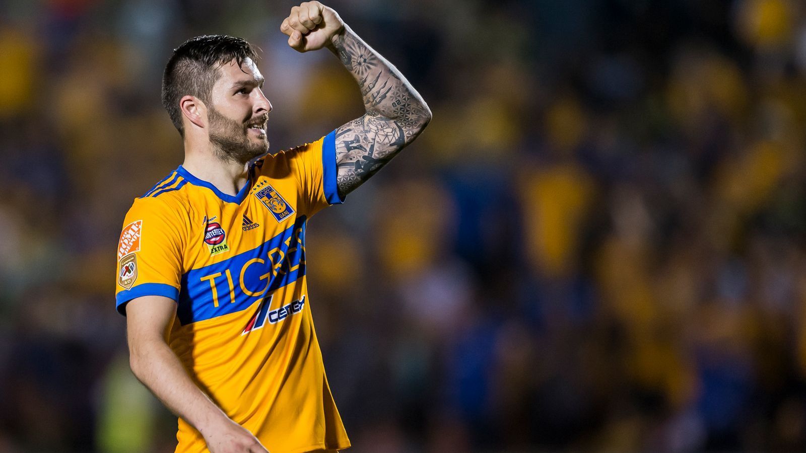 
                <strong>Der Superstar: Andre-Pierre Gignac</strong><br>
                Es war der Königstransfer der mexikanischen Liga: 2015 wechselte Stürmer Andre-Pierre Gignac, damals immerhin französischer Nationalspieler, ablösefrei von Marseille zu den Tigres. Seitdem wurde der inzwischen 35-Jährige zweimal Torschützenkönig der mexikanischen Liga MX sowie 2019/2020 in der nord- und mittelamerikanischen Champions League. Und auch bei der Klub-WM ist er auf Kurs zum Torschützenkönig: Im Viertelfinale gegen Ulsan Hyundai aus Südkorea traf er doppelt, im Halbfinale gegen Palmeiras einmal. Damit erzielte er bislang alle Turniertore der Tigres. Im Sommer läuft sein Vertrag aus. Noch ist nicht klar, wie es für den Publikumsliebling, der inzwischen auch Rekordtorjäger des Vereins ist, weitergeht.
              