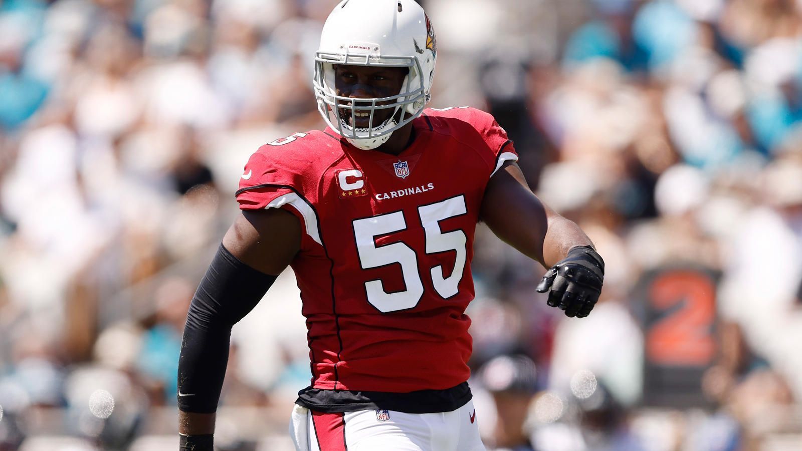 
                <strong>Arizona Cardinals</strong><br>
                Auch die Defense hat einen Schritt nach vorne gemacht. Neuzugang J.J. Watt hat zwar noch keinen Sack auf dem Konto, doch der Superstar schafft viel Platz für seine Kollegen. Darüber hinaus ist Chandler Jones nach einer Verletzung zurück, was er beim Auftakt gegen die Tennessee Titans mit fünf Sacks eindrucksvoll unterstrich. Das hilft auch den Passverteidigern, die durch den guten Pass Rush in Coverage zu Saisonbeginn sehr gut aussehen. Arizona hat ein explosives Team, das mit einem konstanten Murray im Idealfall definitiv einen tiefen Playoff-Run hinlegen kann. Die Cardinals aber jetzt schon als Contender zu titulieren, käme etwas zu früh. Vielleicht ändert sich das nach dem Duell mit 4. Spieltag gegen die Los Angeles Rams.
              