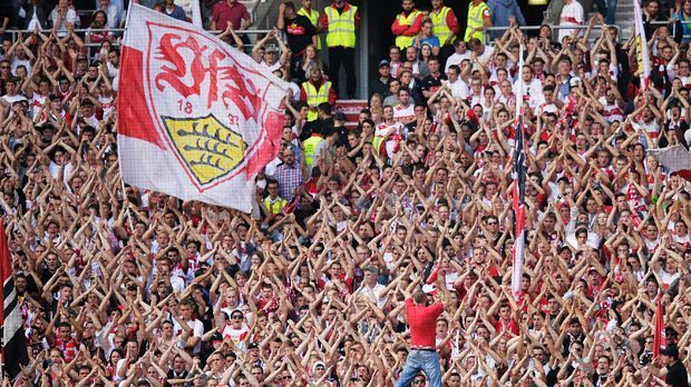 
                <strong>Platz 5: VfB Stuttgart </strong><br>
                Mit 28.500 verkauften Jahreskarten liegt der VfB Stuttgart auf dem fünften Rang - 1000 mehr als in der Vorsaison. Kapitän Christian Gentner bedankte sich prompt bei den treuen Fans mit einer Email an alle Dauerkarteninhaber.
              