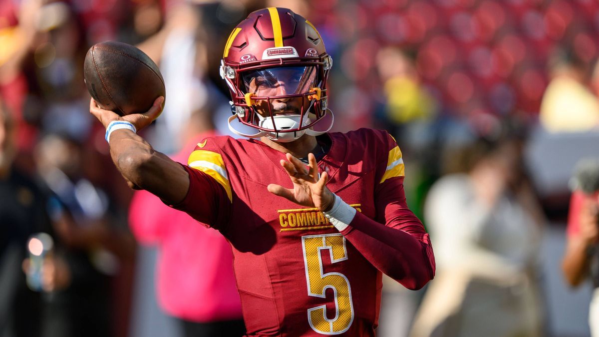 NFL, American Football Herren, USA 2024: Panthers vs Commanders OCT 20 October 20th 2024: Washington Commanders quarterback Jayden Daniels (5) warms up before the NFL game between the Carolina Pant...