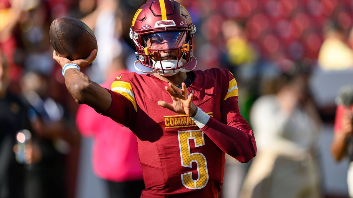 NFL, American Football Herren, USA 2024: Panthers vs Commanders OCT 20 October 20th 2024: Washington Commanders quarterback Jayden Daniels (5) warms up before the NFL game between the Carolina Pant...