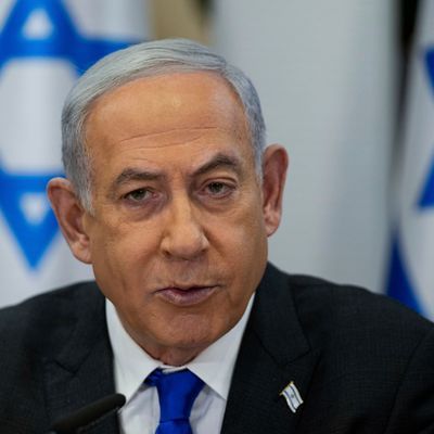 Israel, Tel Aviv: Benjamin Netanjahu, Ministerpräsident von Israel, leitet eine Kabinettssitzung. 
