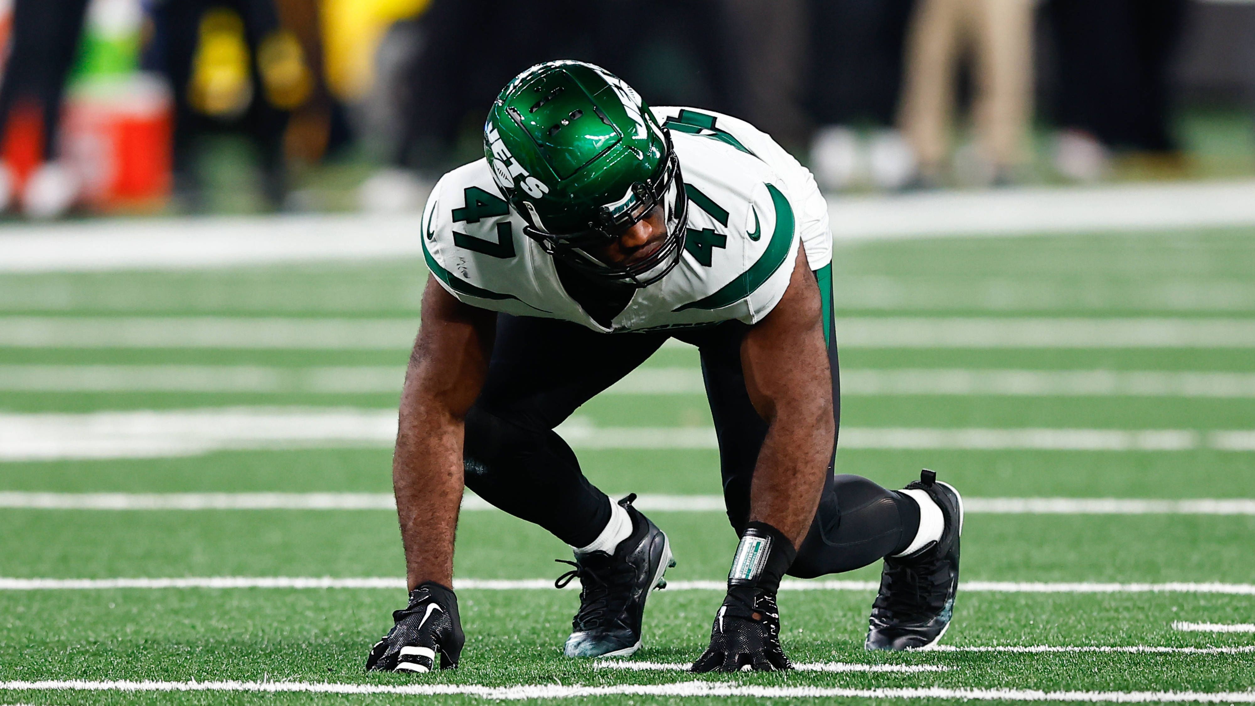 <strong>Bryce Huff (Philadelphia Eagles</strong>)<br>Der Defensive End der Eagles steht vor einem Trade zu den San Francisco 49ers. Laut "ESPN" soll Huff Anfang Juni für einen Draft-Pick in einer mittleren Runde an die Westküste wechseln. Der Pass Rusher gewann mit den Eagles im Frühjahr den Super Bowl, nun könnte der 27-Jährige mit 49ers-DC Robert Saleh wiedervereinigt werden, mit dem er bereits bei den New York Jets erfolgreich zusammenarbeitete.