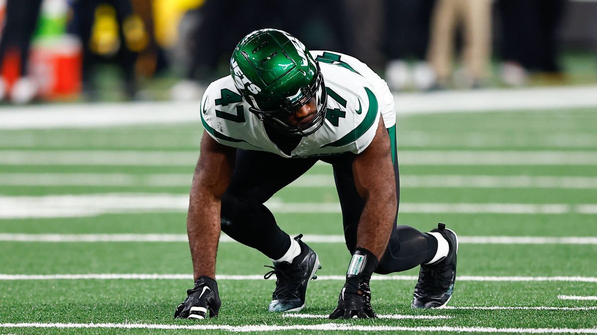 EAST RUTHERFORD, NJ - NOVEMBER 06: Bryce Huff 47 of the New York Jets during the game against the Los Angeles Chargers on November 6, 2023 at MetLife Stadium in East Rutherford, New Jersey. (Photo ...