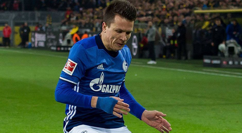 
                <strong>Yevhen Konoplyanka</strong><br>
                Konoplyanka: Der Ukrainer hat  gleich in der ersten Minute nach einer Orientierungslosigkeit von Toprak eine Riesenchance. Er lupft den Ball knapp über das Tor. Kurz vor der Pause hat er Pech, dass ein Klärungsversuch von Torpak am Körper Konoplyankas landet und von dort knapp rechts neben das Tor springt. Insgesamt ist der Flügelflitzer in der ersten Halbzeit der mit Abstand gefährlichste Schalker im Revierderby. Den 4:4-Ausgleich bereitete Konoplyjanka dann mit einer präzisen Ecke vor. ran-Note: 2
              