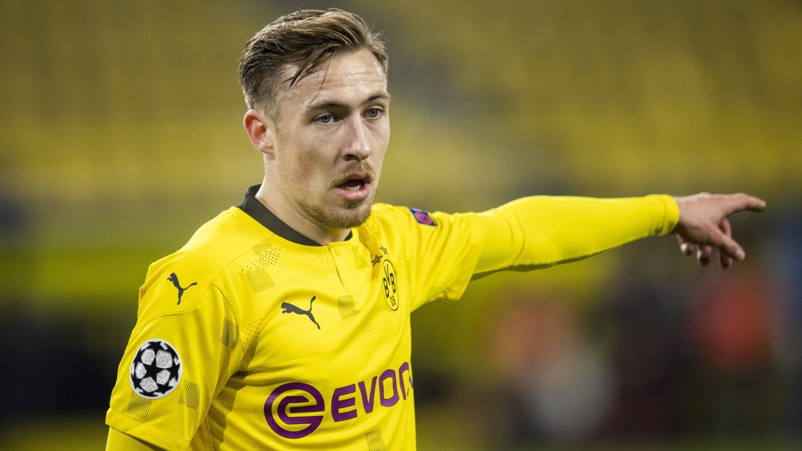 
                <strong>Verlierer: Felix Passlack (Borussia Dortmund)</strong><br>
                Während BVB-Toptalent Youssoufa Moukoko von U21-Bundestrainer Stefan Kuntz nominiert wurde, muss ein schwarz-gelber Teamkollege zuhause bleiben. Mittelfeldspieler Felix Passlack, der zuletzt regelmäßig im deutschen Nachwuchskader stand, fährt nicht mit nach Ungarn und Slowenien. Auch beim BVB ist seine Zukunft unsicher, da sein Vertrag am Saisonende ausläuft.
              