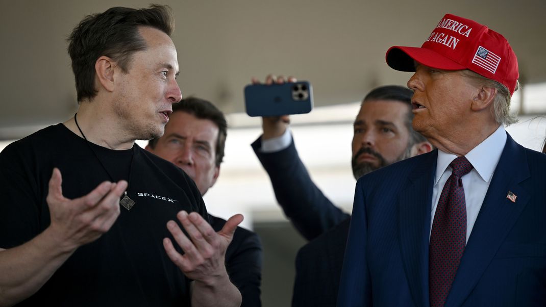 Definitiv eine besonders spannende Personalie: Der reichste Mann der Welt, Tech-Milliardär Elon Musk, soll einen Posten im Regierungsteam von Donald Trump, dem bald wieder mächtigsten Mann der Welt, erhalten.