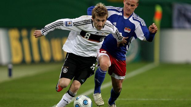 
                <strong>Marko Marin</strong><br>
                Mittelfeld: Marko Marin; Debüt: 27. Mai 2008 gegen Weißrussland; damaliger Klub: Borussia Mönchengladbach; Länderspiele insgesamt: 16
              
