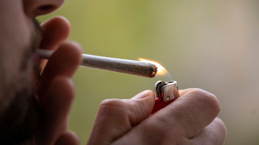 Der Bundesrat macht den Weg für die geplante Cannabis-Legalisierung am 1. April frei.