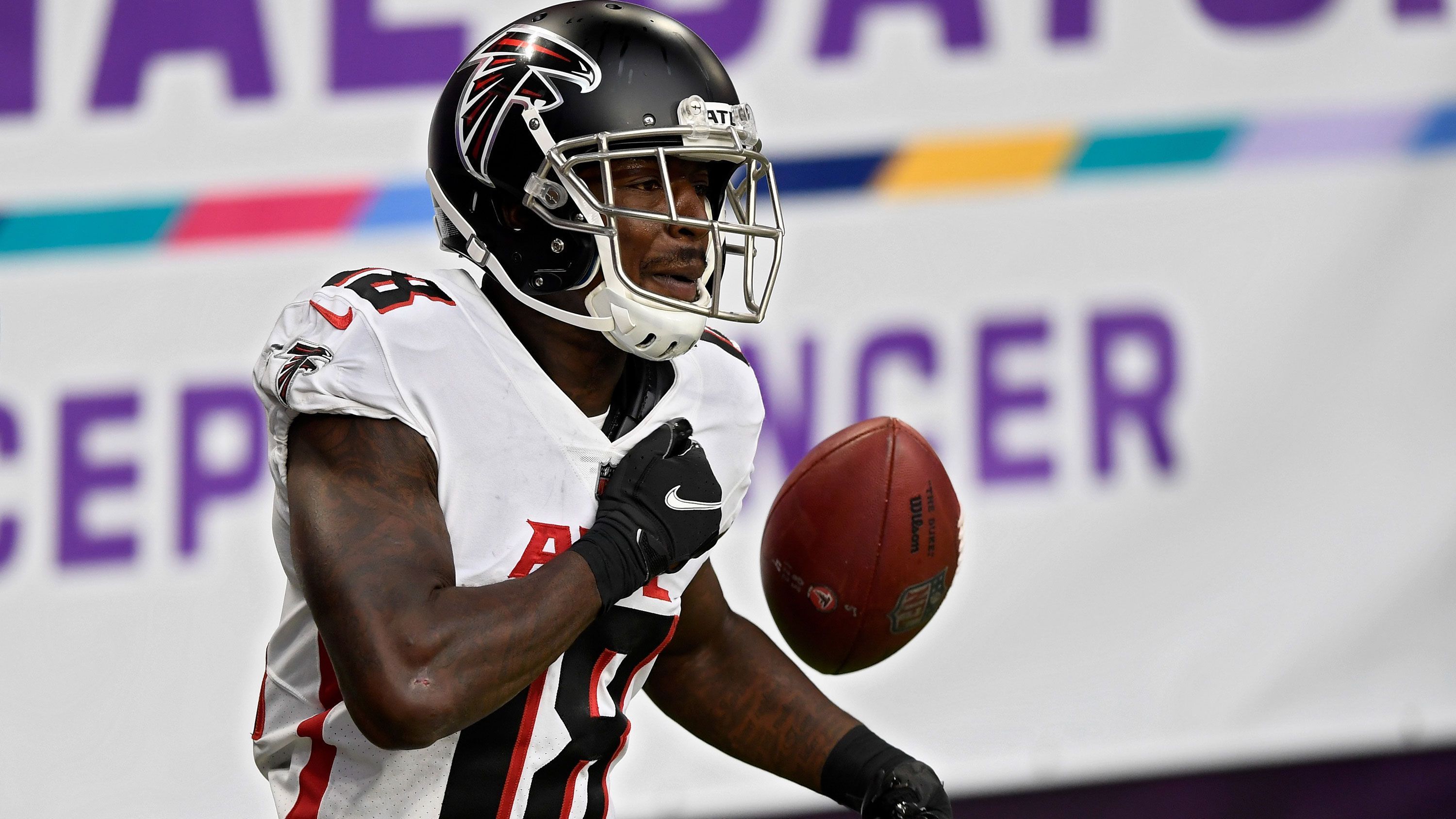 
                <strong>3. Platz: Calvin Ridley</strong><br>
                &#x2022; Team: Atlanta Falcons -<br>&#x2022; Quote: +1.000 (bei einem Einsatz von 100 US-Dollar gewinnt man 1.100 US-Dollar) -<br>&#x2022; Receiving Yards 2020: 1.374 (geteilter 5. Platz)<br>
              