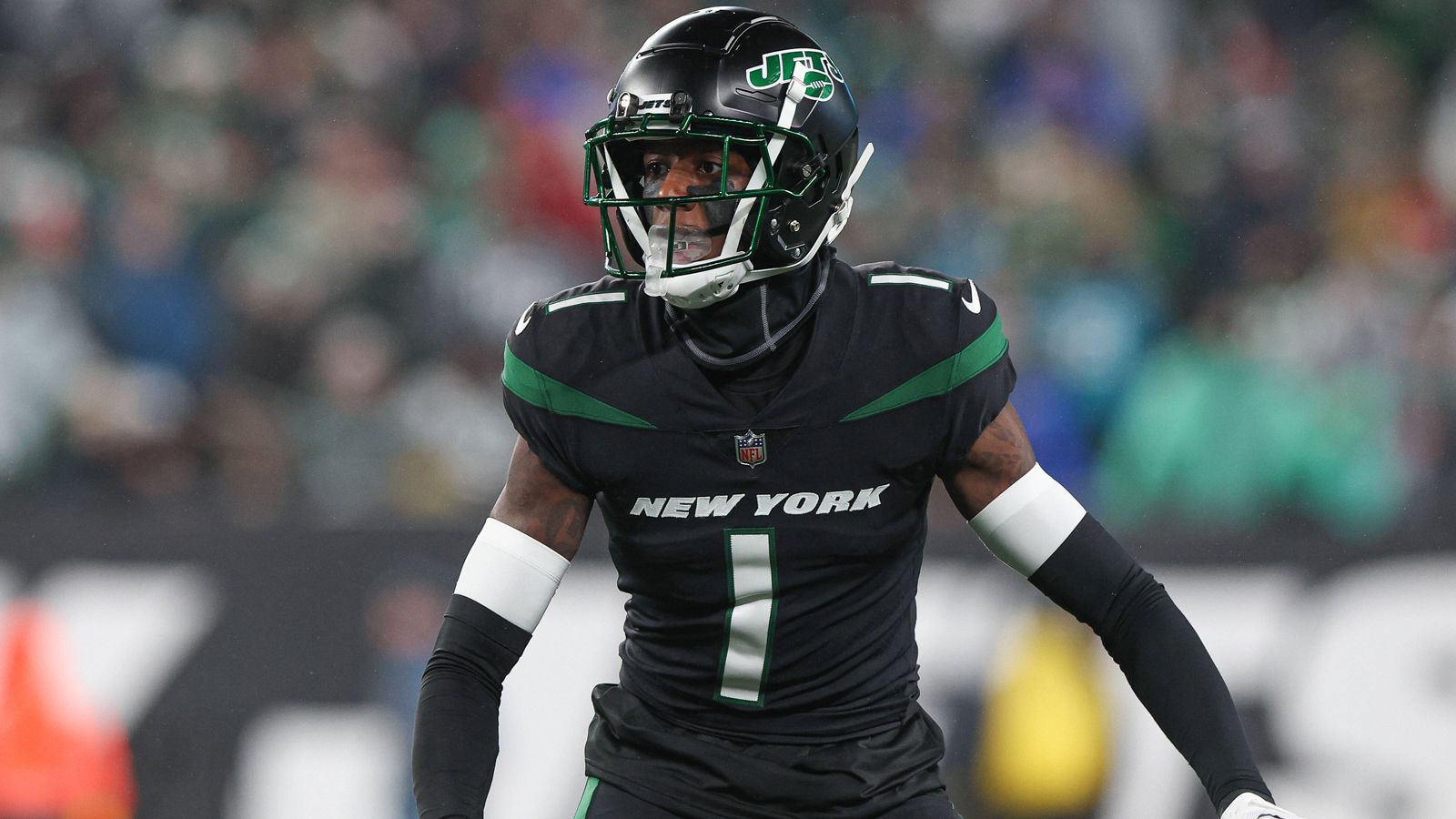 <strong>New York Jets: Stärken (Defensive)</strong><br>Während die Jets 2022 gegen den Lauf eher durchschnittlich verteidigten, war die Passverteidigung überragend. Nur 5,4 Yards pro Versuch ließ die Secondary um Superstar-Cornerback Sauce Gardner (Bild) zu. Der 22-Jährige dürfte mit einem Jahr Erfahrung noch stärker zurückkehren und gegnerischen Receivern Albträume bereiten.