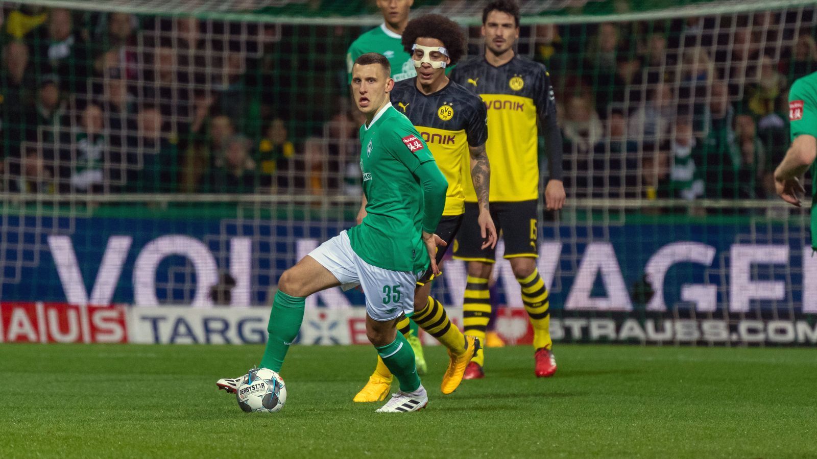 
                <strong>Maximilian Eggestein (SV Werder Bremen)</strong><br>
                Kämpferisch schnell im Spiel drin, mit starkem Auftritt in der ersten Halbzeit, mit guten Ideen. Wird dann aber durch den erhöhten BVB-Druck vor allem in der Abwehrarbeit benötigt. Nicht mehr ganz so auffällig, dafür aber mit einem enormen Pensum. ran-Note: 3
              