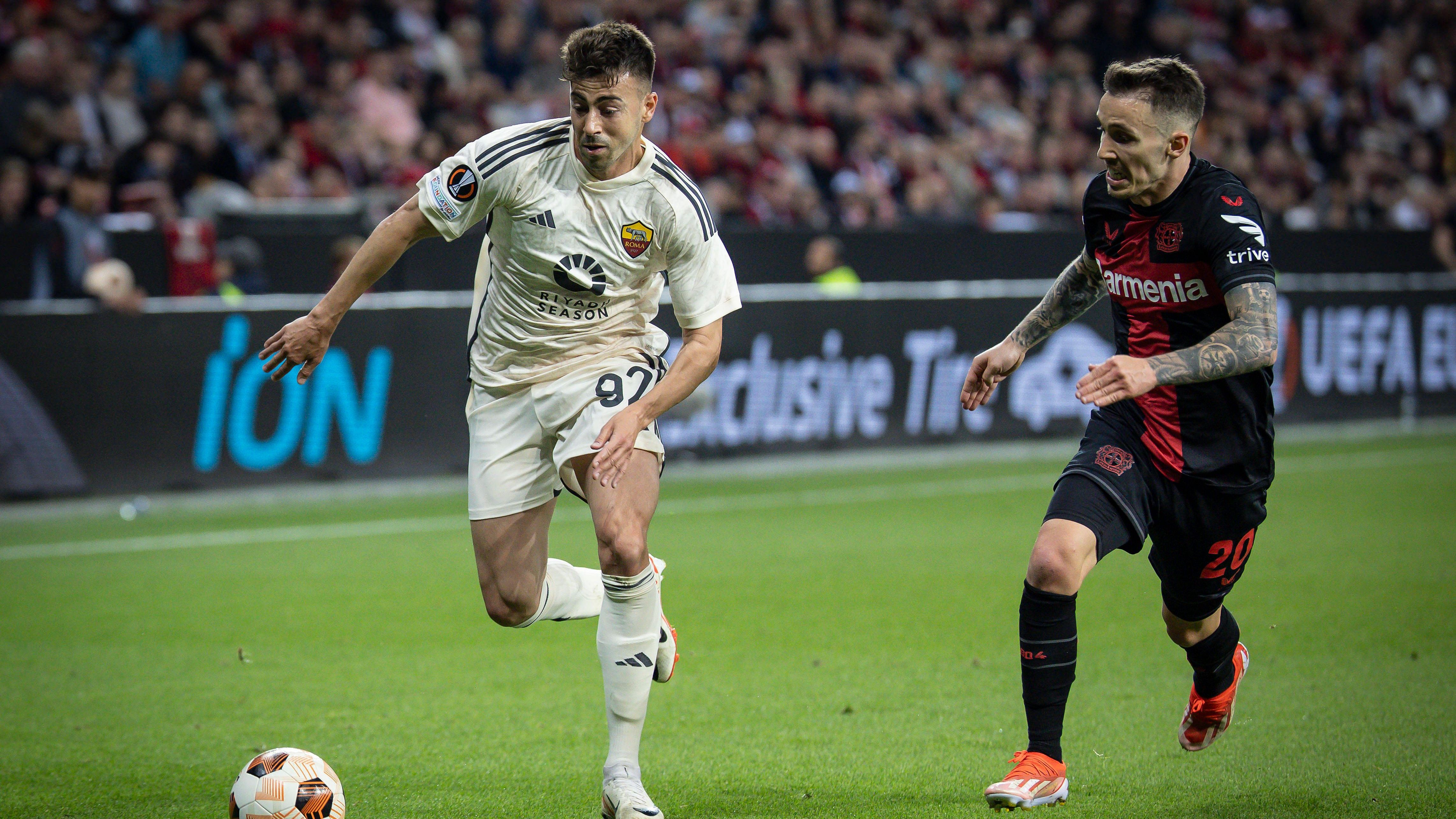 <strong>Alejandro Grimaldo (Bayer Leverkusen)</strong><br>Auf links bemüht, aber nicht ganz so wirkungsvoll. Dazu manchmal zu verspielt, macht den einen Pass zu viel, anstatt selbst den Abschluss zu suchen. Fällt insgesamt ein wenig ab. <strong><em>ran-Note: 4</em></strong>