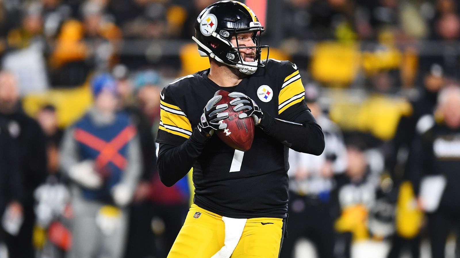 
                <strong>Ben Roethlisberger (Pittsburgh Steelers)</strong><br>
                Laut Berichten von NFL-Insider Adam Schefter hat Ben Roethlisberger, Quarterback der Pittsburgh Steelers, seinem engen Umfeld bereits mitgeteilt, dass dies die letzte Saison seiner Karriere sein wird. Der 39-Jährige spielt in einer der schwächsten Offenses der Liga, was auch an ihm liegt. Zwar hat er sich im Vergleich zum Beginn der Saison gefangen, ein Karriereende wäre aber wohl das Beste für ihn und die Steelers.
              