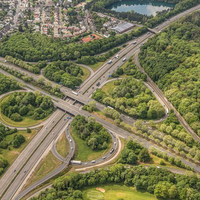 Die A4 und die A559 bei Köln werden kurzfristig gesperrt. (Symbolbild)