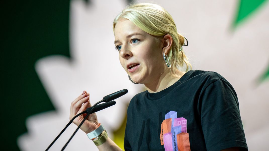 15. November 2024, Wiesbaden: Jette Nietzard, Chefin der Grünen Jugend, bei der Bundesdelegiertenkonferenz der Grünen