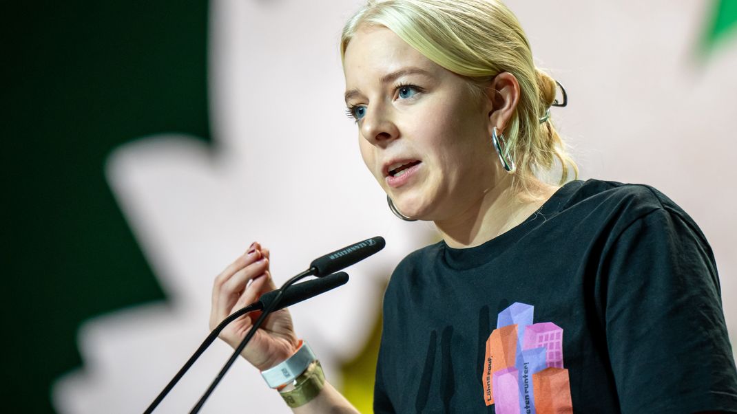 15. November 2024, Wiesbaden: Jette Nietzard, Sprecherin der Grünen Jugend, bei der Bundesdelegiertenkonferenz der Grünen