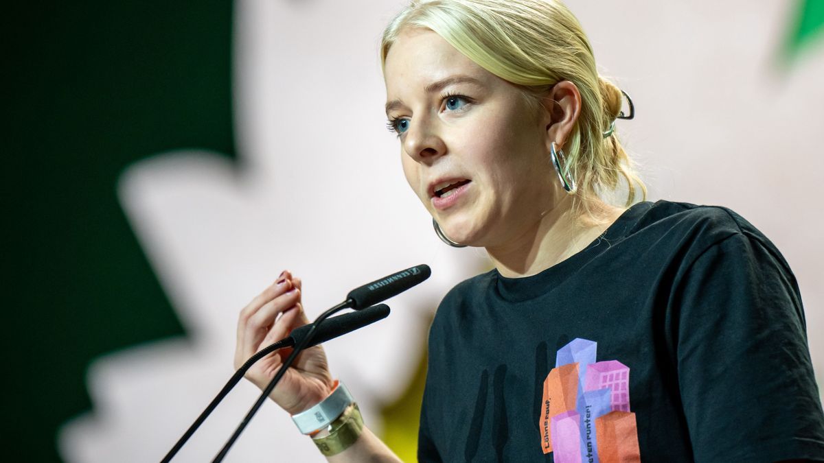 15. November 2024, Wiesbaden: Jette Nietzard, Sprecherin der Grünen Jugend, bei der Bundesdelegiertenkonferenz der Grünen