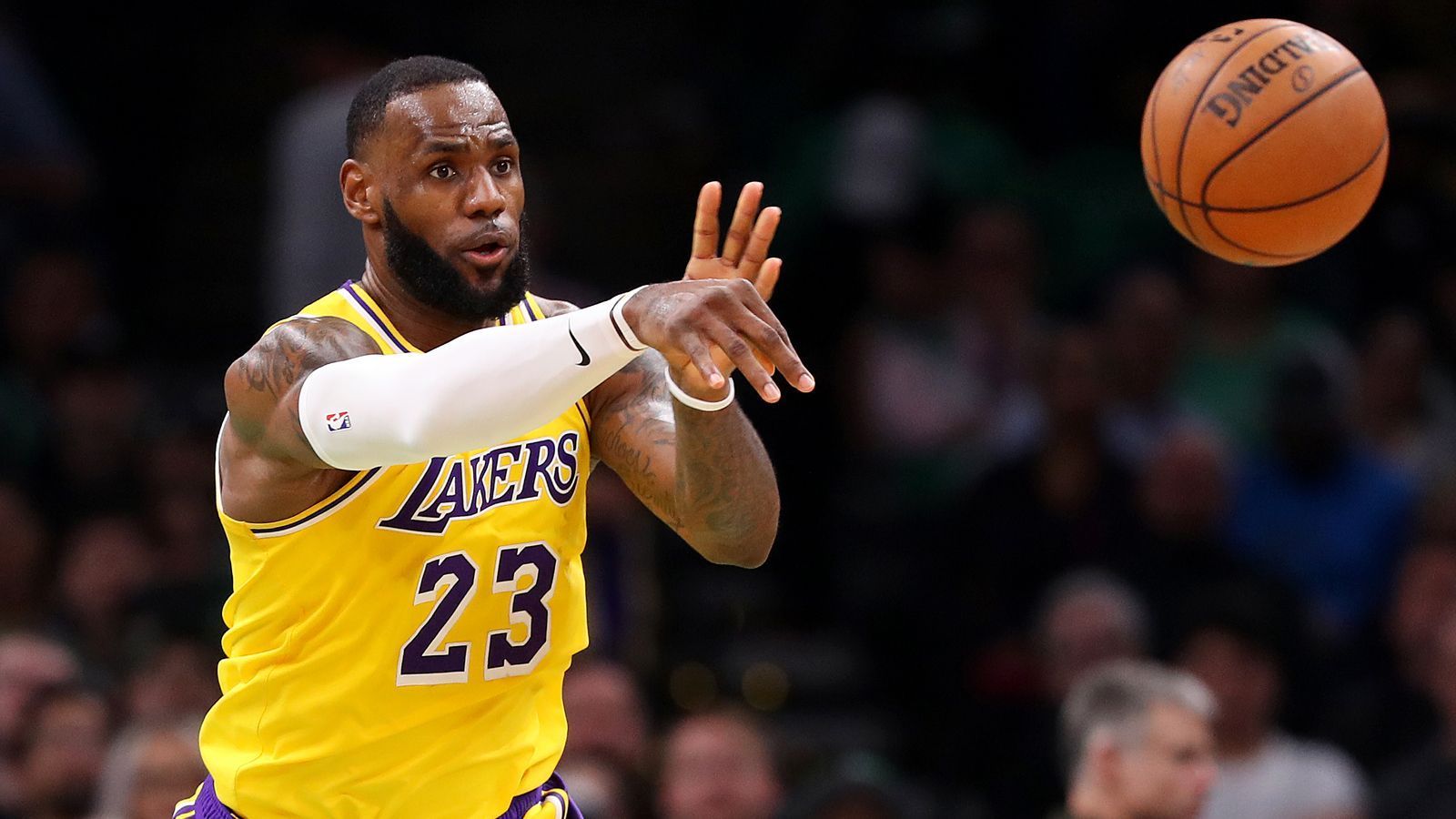 
                <strong>Weitere Stars neben LeBron James gesucht</strong><br>
                Im Sommer 2018 verpflichteten die Kalifornier mit Lebron James den ersten dicken Fisch auf dem Free Agent Markt. Es sollte der Startschuss für eine große Zukunft werden.
              