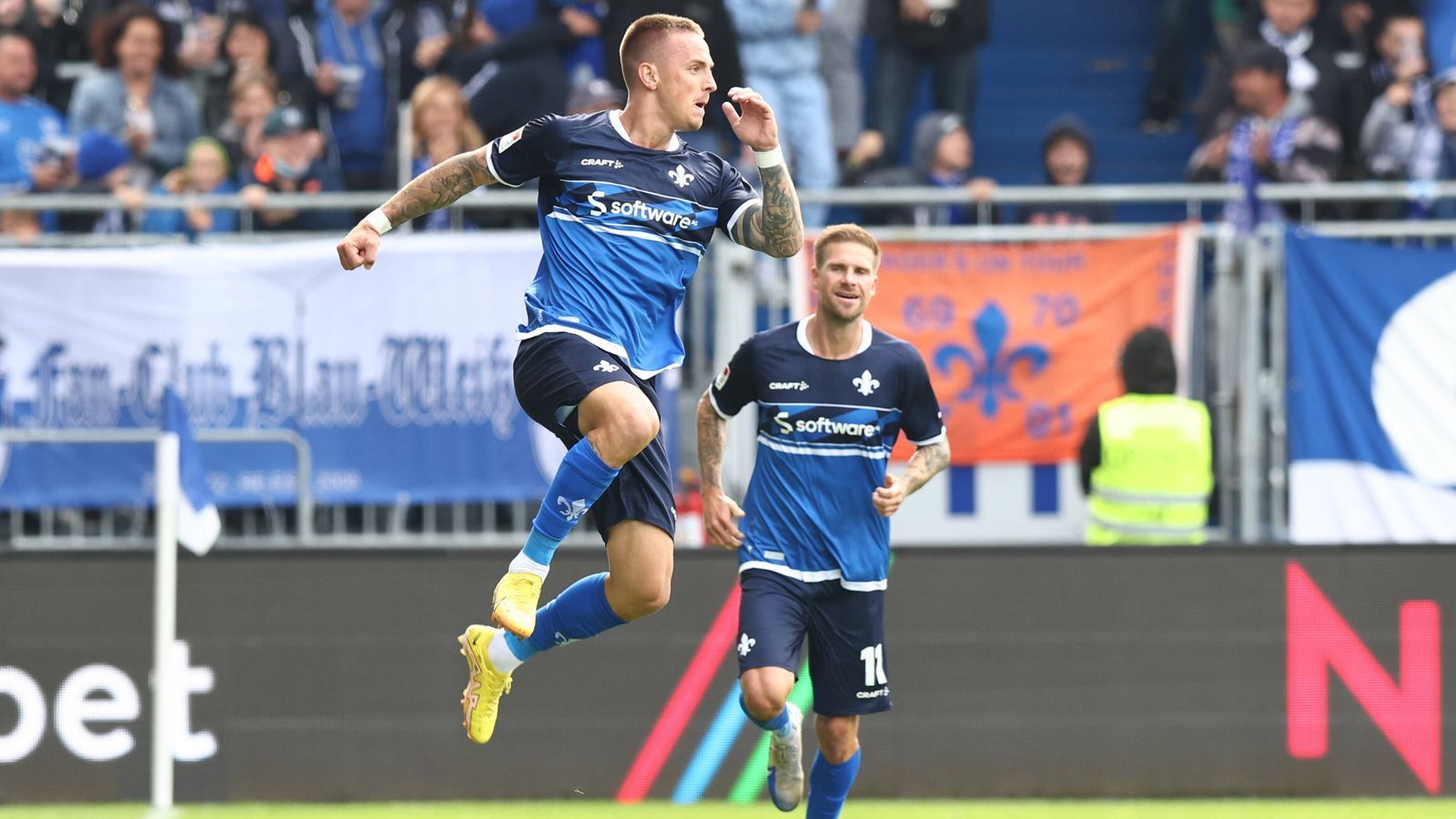 
                <strong>SV Darmstadt 98 - Borussia Mönchengladbach</strong><br>
                Die Fohlen müssen zum Spitzenreiter der 2. Bundesliga und dabei mächtig aufpassen, um einem vorzeitigen Pokal-Aus zu entgehen. Zwar sind die Gladbacher auf dem Papier der Favorit, doch die Darmstädter haben in den vergangenen Wochen ihre Bundesligaambitionen untermauert. In der Liga sind die Hessen seit elf Spielen ungeschlagen und vor allem am heimischen Böllenfalltor eine Macht. Zuletzt konnte dort der FC Schalke im April diesen Jahres gewinnen. Da die Lilien ihren Kader aus der Vorsaison größtenteils zusammenhalten konnten und die Teamchemie stimmt, haben sie sich zu einem echten Spitzenteam mit großen Ambitionen entwickelt. "Ich bin ganz offen und muss auch kein Geheimnis daraus machen: Wir wollen am Dienstag eine Runde weiter kommen", sagte Stürmer Philipp Tietz im Vorfeld der Partie. Eine magische Nacht am Böllenfalltor ist jedenfalls nicht auszuschließen.
              