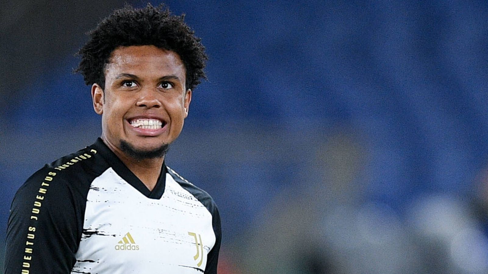 
                <strong>Weston McKennie (Juventus Turin)</strong><br>
                Auch den vom FC Schalke 04 an Juve ausgeliehenen Mittelfeldmann hat es erwischt. Nach dem positiven Testergebnis begab sich die gesamte Mannschaft in eine kurzzeitige Quarantäne. Weitere positive Befunde gab es dann bis zum Champions-League-Spiel gegen Dynamo Kiew (Juve gewann 2:0) nicht.
              