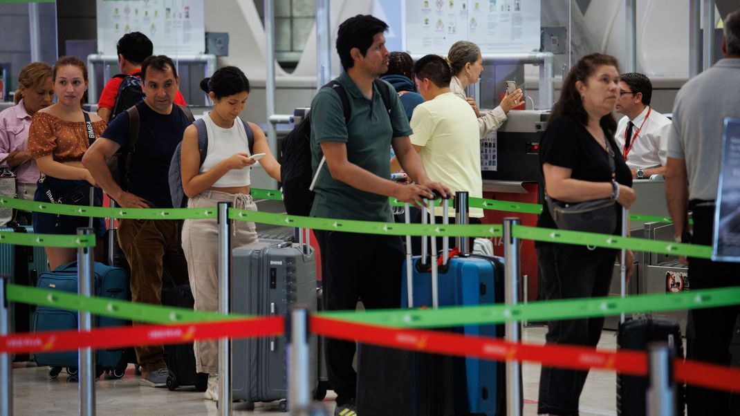 Deutsche Urlauber:innen zog es im Jahr 2022 wieder vermehrt ins Ausland.