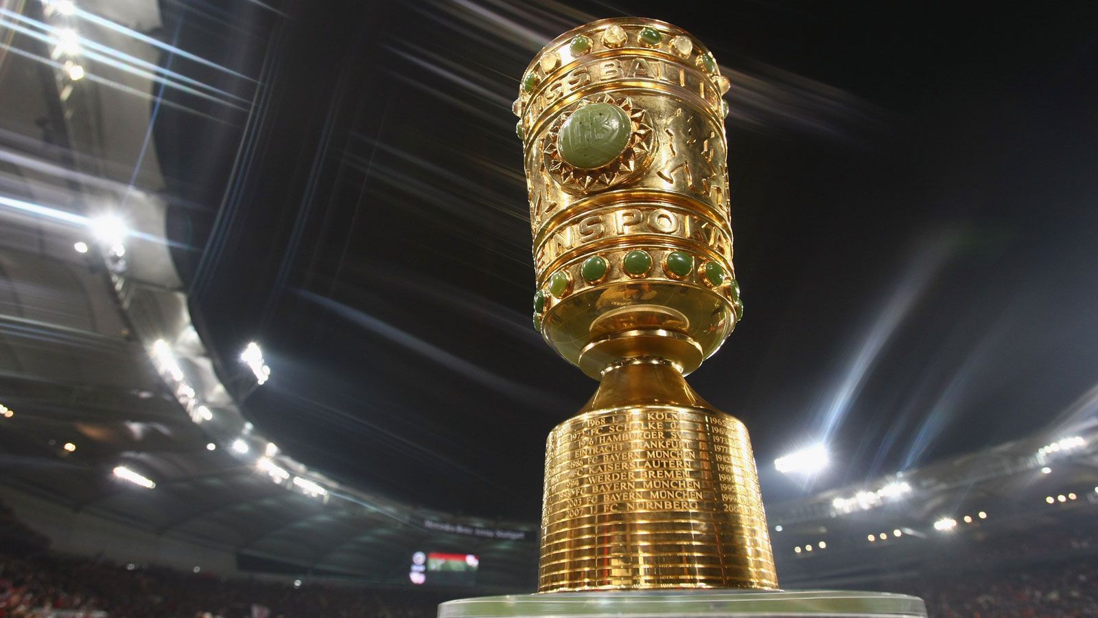 
                <strong>Die heißesten Duelle in der 2. Runde des DFB-Pokals</strong><br>
                Vor Weihnachten geht es für einige Teams im DFB-Pokal noch einmal zur Sache (alle Spiele im Liveticker und in der Live-Konferenz auf ran.de und in der App). Zwei Top-Spiele wurden dagegen in das neue Jahr verschoben. ran.de zeigt die heißesten Duelle der zweiten Runde.
              