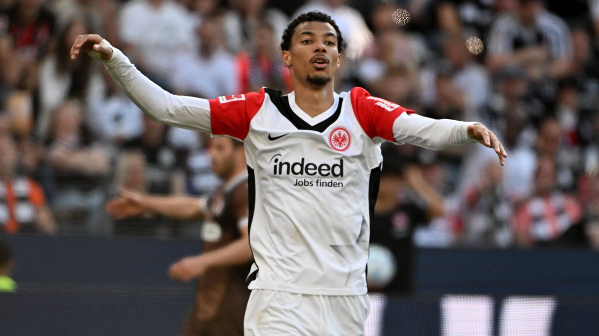 11.05.2025, xpsx, Fussball 1.Bundesliga, Eintracht Frankfurt - FC St.Pauli v.l. Hugo Ekitike (Eintracht Frankfurt) Enttäuscht, traurig, frustriert (DFL DFB REGULATIONS PROHIBIT ANY USE OF PHOTOGRAP...