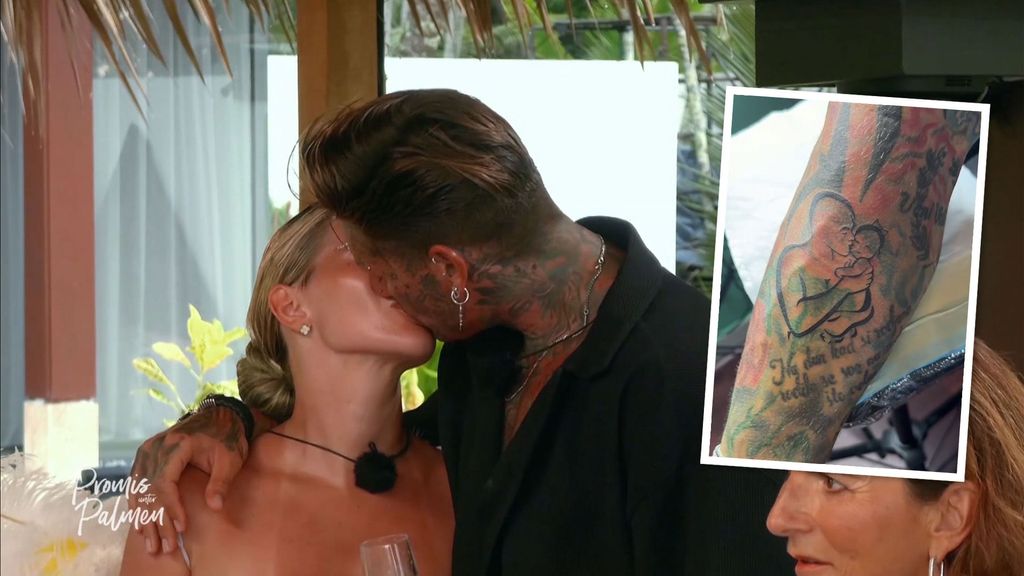 Süße Geste: Nikola Glumac lässt sich für Kim Baby-Tattoo stechen