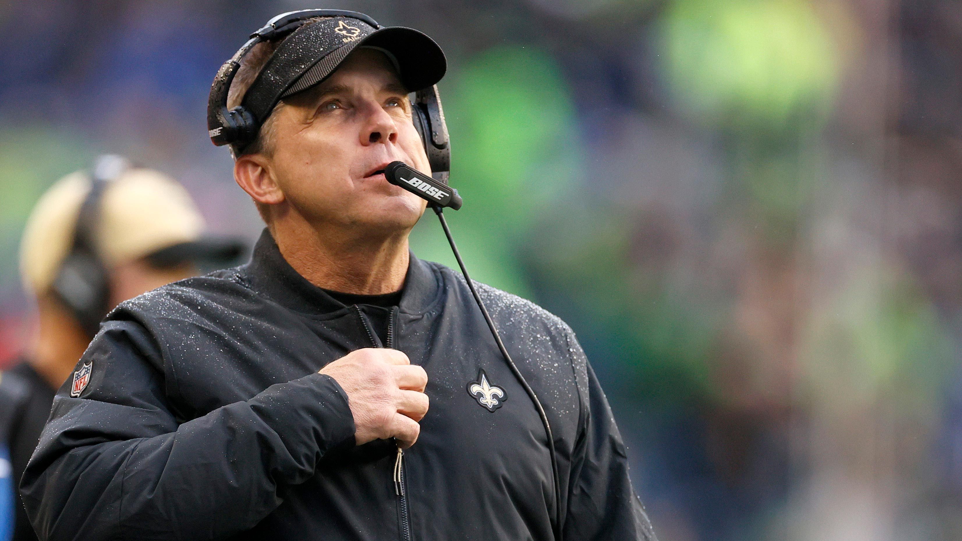 
                <strong>Sean Payton</strong><br>
                Der größte Name in dieser Liste ist Sean Payton. Der einstige Super-Bowl-Sieger ist nach seinem Rücktritt als Head Coach der New Orleans Saints momentan TV-Experte. Doch ihn werden wohl alle Teams auf dem Schirm haben, die für die kommende Saison einen Trainer suchen. Deswegen sitzt Payton - wenn er denn überhaupt coachen möchte - am längeren Hebel. Er müsste sich überlegen, ob er sich den kriselnden Russell Wilson antun, und ihn wieder in die Spur bringen möchte. Laut "CBS" würde sich Payton ein Angebot der Broncos sogar anhören. Favoriten sollen jedoch die Los Angeles Chargers, Arizona Cardinals und Dallas Cowboys sein.
              