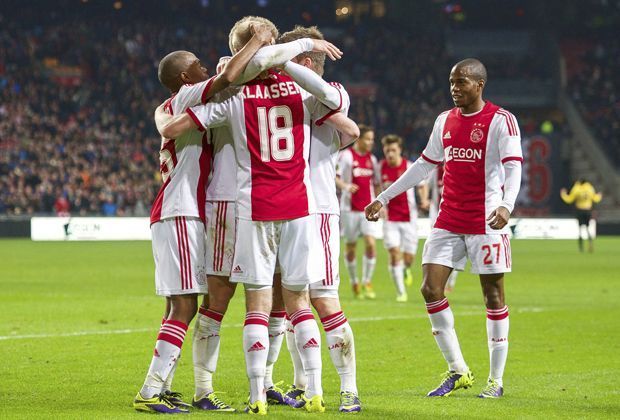 
                <strong>Ajax Amsterdam</strong><br>
                Das 0:0 gegen AC Mailand reicht Ajax in der Barcelona-Gruppe nicht fürs CL-Achtelfinale. Mit acht Punkten geht es ab in die Europa League. Ajax ist eines von vier Teams, das bereits alle drei Europapokale (Landesmeister, Pokalsieger und UEFA-Cup) gewann
              
