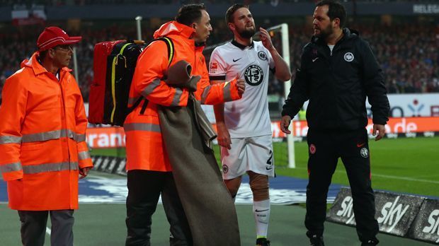 
                <strong>Marc Stendera (Eintracht Frankfurt)</strong><br>
                Marc Stendera (Eintracht Frankfurt): Ein bitteres Andenken an die Relegation hat auch das Frankfurter Eigengewächs behalten. Beim Relegations-Rückspiel in Nürnberg erlitt der Mittelfeldspieler schon nach elf Minuten einen Kreuzband- und Außenmeniskusriss. Damit ist für Stendera nicht nur der Saisonstart sondern wohl auch ein Comeback im Jahr 2016 kein Thema mehr.
              