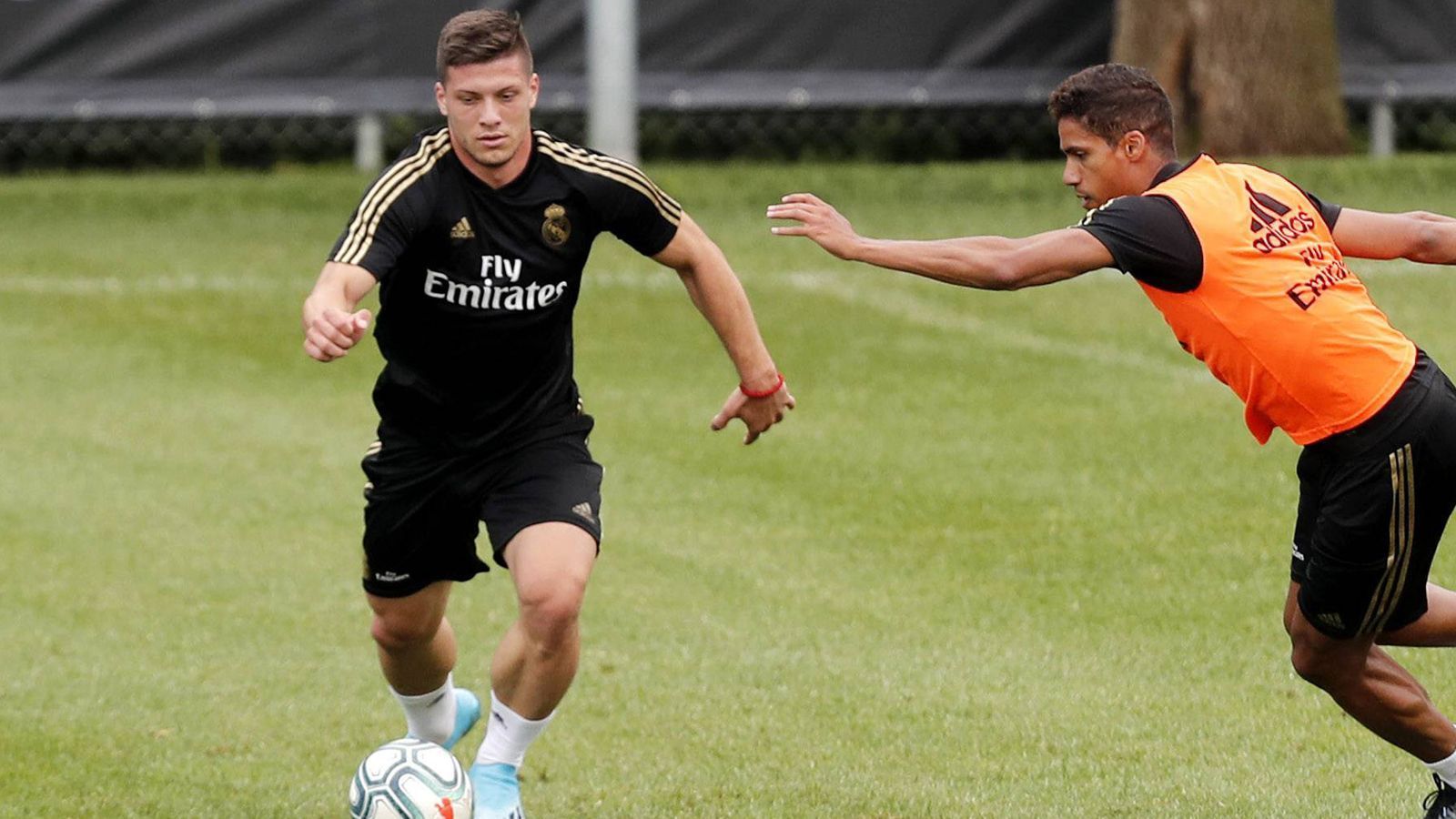 
                <strong>Platz 10 (geteilt) - Luka Jovic</strong><br>
                Ablösesumme: 60 Millionen EuroAufnehmender Verein: Real MadridAbgebender Verein: Eintracht Frankfurt
              