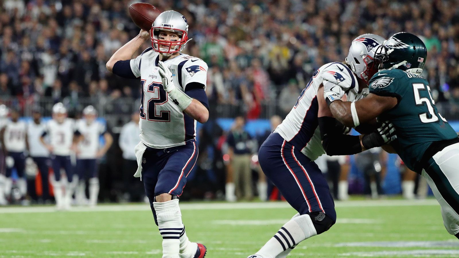 
                <strong>12. Rekord: Meiste Passing Yards in einem Super Bowl</strong><br>
                1. Tom Brady: 505 im Super Bowl 52 (33:41 gegen die Philadelphia Eagles)2. Tom Brady: 466 im Super Bowl 513. Kurt Warner: 414 im Super Bowl 34
              