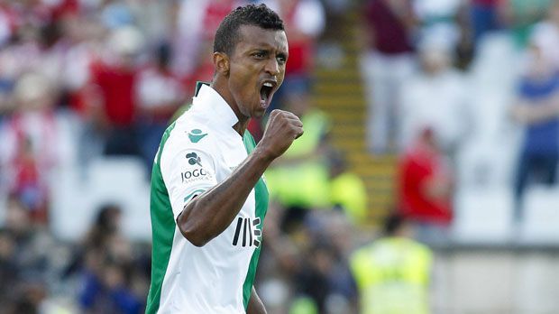 
                <strong>Nani (rechtes Mittelfeld)</strong><br>
                25,5 Millionen Euro musste Manchester United 2007 ausgeben, um ihren damaligen Wunschkandidaten Nani von Sporting Lissabon zu verpflichten. Insgesamt 103 Mal spielte der Portugiese im Trikot von Sporting und erzielte dabei 22 Tore. Seit dieser Saison spielt der 29-Jährige in der Primera División für den FC Valencia.
              