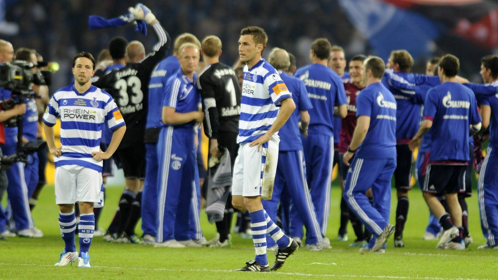 
                <strong>Die schwärzeste Finalserie: MSV Duisburg, vier Pleiten</strong><br>
                Der MSV Duisburg verlor alle vier Finals im DFB-Pokal, in denen er stand. Fortuna Düsseldorf und der 1. FC Kaiserslautern verloren sogar ihre ersten fünf Finals allesamt, konnten dann aber die Bilanz mit jeweils zwei gewonnenen Endspielen in Folge erheblich aufhübschen.
              