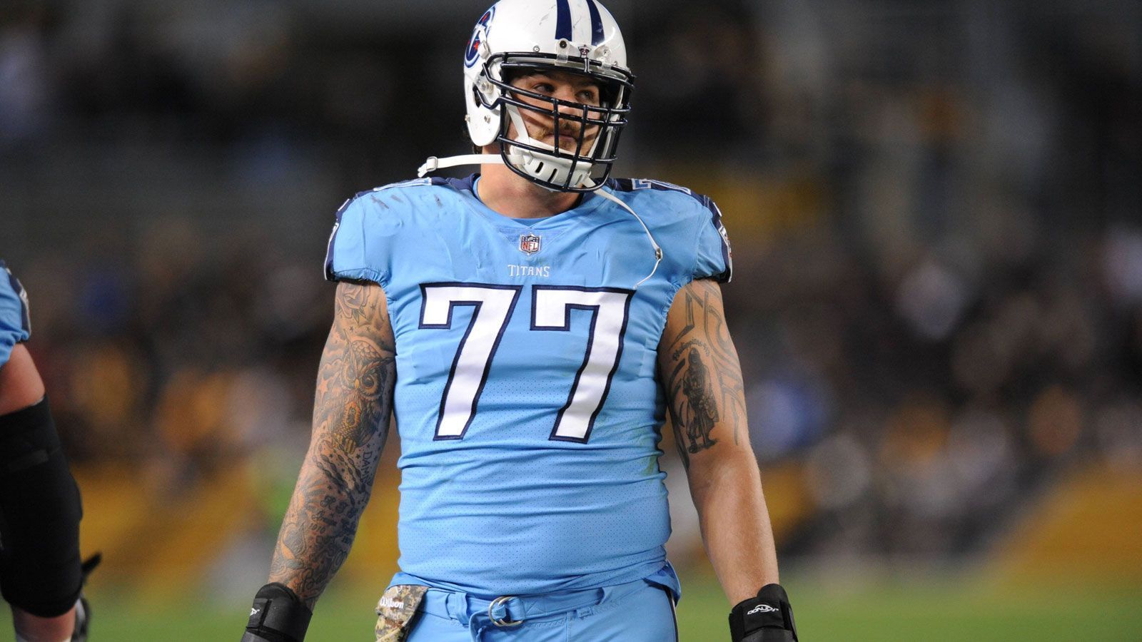 
                <strong>Taylor Lewan (Tennessee Titans)</strong><br>
                Ebenfalls Rekordhalter in der NFL: Taylor Lewan unterschrieb einen Fünfjahresvertrag über 80 Millionen Dollar bei den Tennessee Titans und erhält satte 50 Millionen Dollar garantiert. Das macht ihn zum bestbezahlten Tackle der Liga. 2014 wurde er an elfter Stelle gedraftet.
              