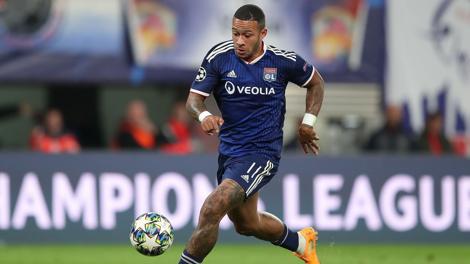 
                <strong>Olympique Lyon - Juventus Turin</strong><br>
                Der einstige Serien-Meister Lyon spielt in Frankreich eine enttäuschende Saison. In der Liga reicht es bisher nur zu Platz 11 und zu allem Überfluss hat sich Starstürmer Memphis Depay auch noch das Kreuzband gerissen und fällt bis Saisonende aus.
              