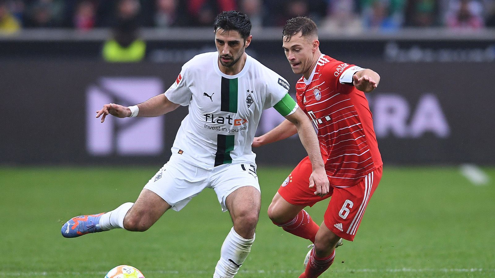 
                <strong>Lars Stindl (Borussia Mönchengladbach)</strong><br>
                Gibt in der zwölften Minute Gladbachs ersten Torschuss ab. Eine Minute später trifft er nach Freistoß-Vorlage von Hofmann von der Strafraumgrenze mit einem satten Schuss in die Ecke. Er ist offensiv der beste Mann der Hausherren, umtriebig, immer anspielbar, bissig. Muss aber in der 24. Minute freistehend das 2:0 nach perfekter Kone-Vorlage machen. Hält sein Niveau ansonsten ebenso hoch wie seinen Einsatz, immer gefährlich. Geht in der 74. Minute vom Platz. ran-Note: 1
              