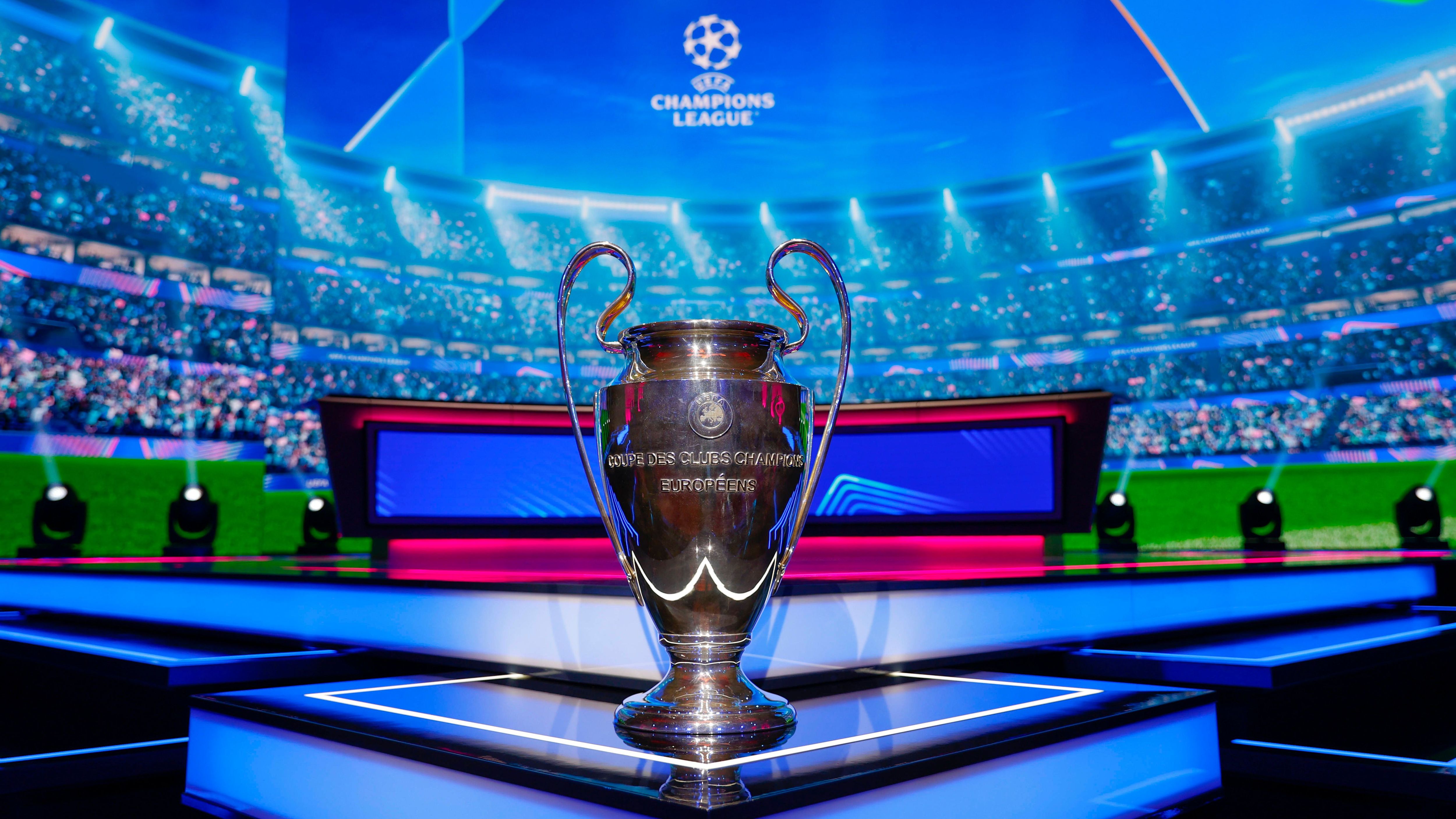 <strong></strong><strong>Champions League: Die größten Kader-Überraschungen der Top-Teams</strong><br>Wie jedes Jahr haben alle Champions-League-Teilnehmer ihren 23-Mann-Kader bekanntgegeben. Dabei kommt es stets zu Überraschungen – so wie im vergangenen Jahr beim VfB Stuttgart, als Nick Woltemade nicht in den finalen Kader berufen wurde. Auch in dieser Saison gibt es wieder einige unerwartete Entscheidungen. <em><strong>ran</strong></em> stellt sie euch vor.