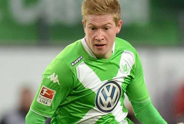 
                <strong>Kevin De Bruyne (VfL Wolfsburg)</strong><br>
                Ein drittes Engagement von Kevin De Bruyne bei Chelsea? Erst im Januar 2014 wechselte der Belgier von London nach Wolfsburg. In der Bundesliga überzeugt der 23-Jährige wöchentlich - und soll so wieder auf dem Blues-Zettel gelandet sein.
              