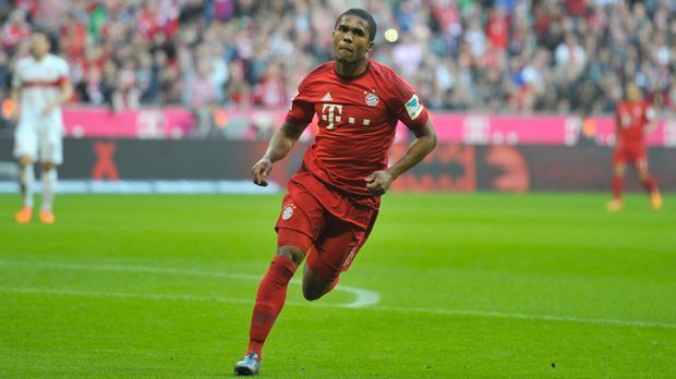 
                <strong>Douglas Costa (Bayern München)</strong><br>
                Linkes Mittelfeld: Douglas Costa (FC Bayern München). Der 30-Millionen-Neuzugang vom FC Bayern hat sich in kürzester Zeit zum Publikumsliebling entwickelt. Gegen seine Antrittsschnelligkeit sind seine Gegenspieler häufig machtlos. Costa kommt in dieser Saison schon auf zwei Tore und sieben Vorlagen.
              