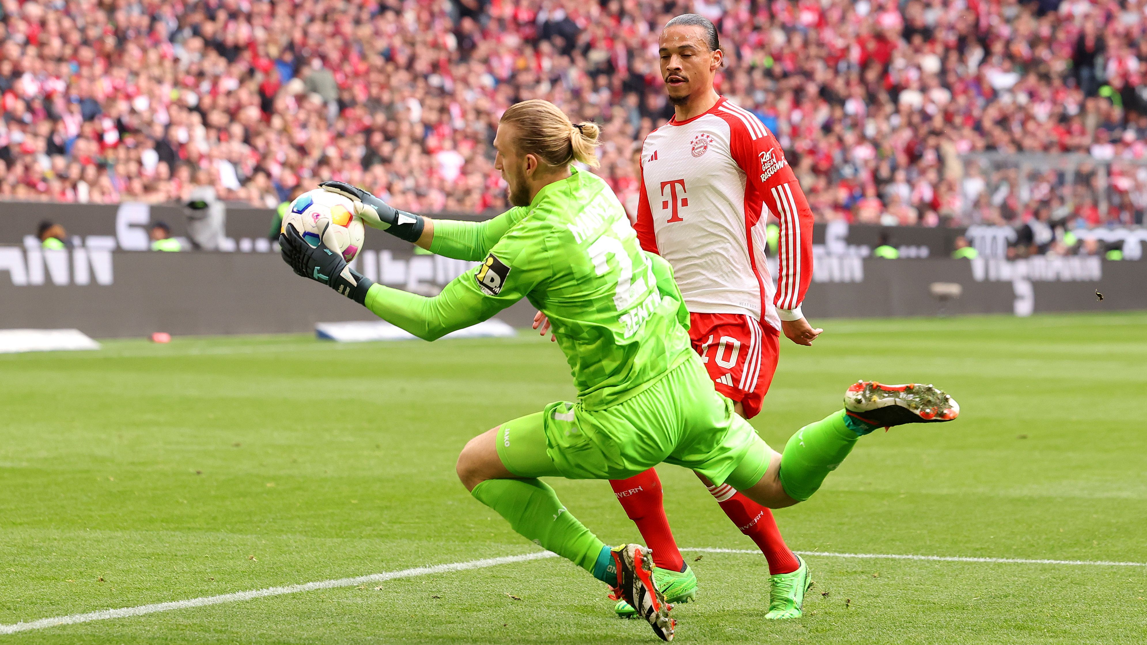 <strong>Leroy Sane</strong><br>Engagiert und viel unterwegs, mit einigen gefährlichen Aktionen, auch wenn nicht alles gelingt. Der immer noch angeschlagene Flügelflitzer darf nach dem 5:1 pausieren, als ihn Gnabry ersetzt. <strong><em>ran</em>-Note: 3</strong>