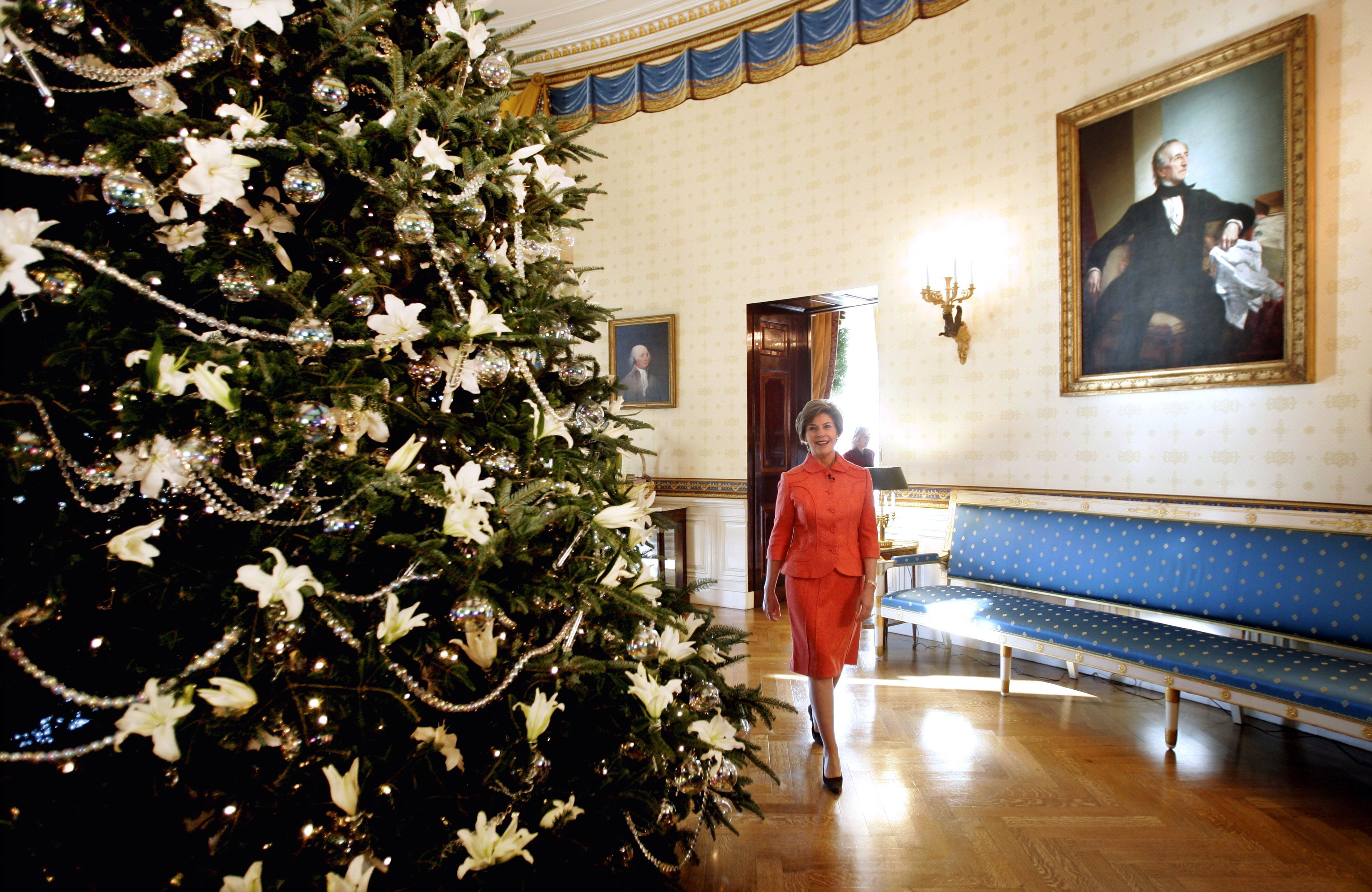 Laura Bush darf weitere vier Jahre Weihnachtsdeko präsentieren: Ihr Mann George W. Bush ist seit Januar 2005 erneut US-Präsident.