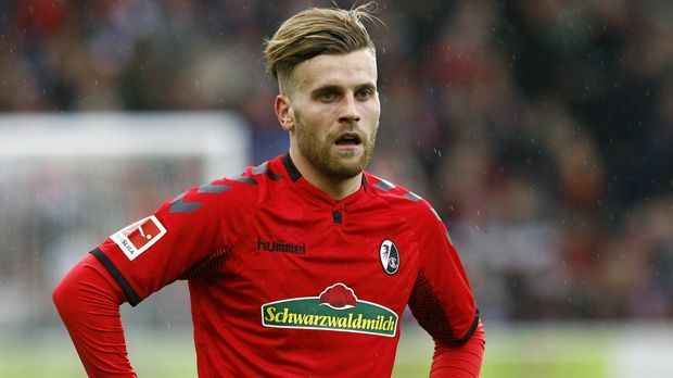 
                <strong>SC Freiburg</strong><br>
                Zugänge: Lucas Höler (Bild/SV Sandhausen, 1,1 Millionen Euro Ablöse), Patrick Kammerbauer (1. FC Nürnberg, 350.000 Euro Ablöse), Gaetan Bussmann (1. FSV Mainz 05, Leihe)Abgänge: Onur Bulut (Eintracht Braunschweig, 900.000 Euro Ablöse), Ryan Kent (FC Liverpool, Leihe beendet)Einnahmen: 900.000 EuroAusgaben: 1,45 Millionen Euro
              