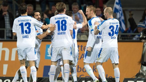 
                <strong>SV Darmstadt 98</strong><br>
                Platz 18: Darmstadt 98. Durchschnittsalter: 27,4 Jahre. Jüngster Spieler: Nick Volk (18 Jahre). Ältester Spieler: Lukasz Zaluska (33 Jahre)
              