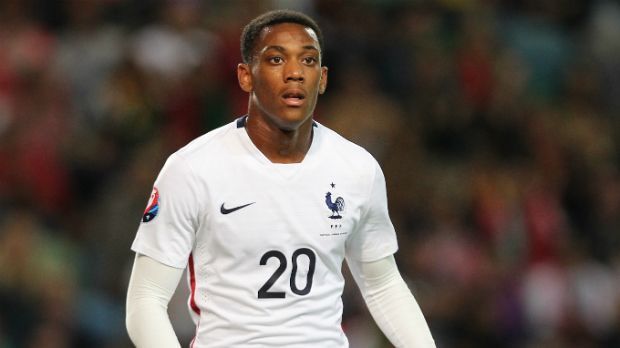 
                <strong>Klausel 2: 25. Länderspiel</strong><br>
                Klausel 2: Eine weitere Zehn-Millionen-Euro-Zahlung soll fällig werden, wenn Martial bis 2019 auf 25 Länderspieleinsätze für Frankreich kommt. Sein Nationalelf-Debüt gab der Angreifer bereits, gegen Serbien könnte der zweite Einsatz folgen. 
              